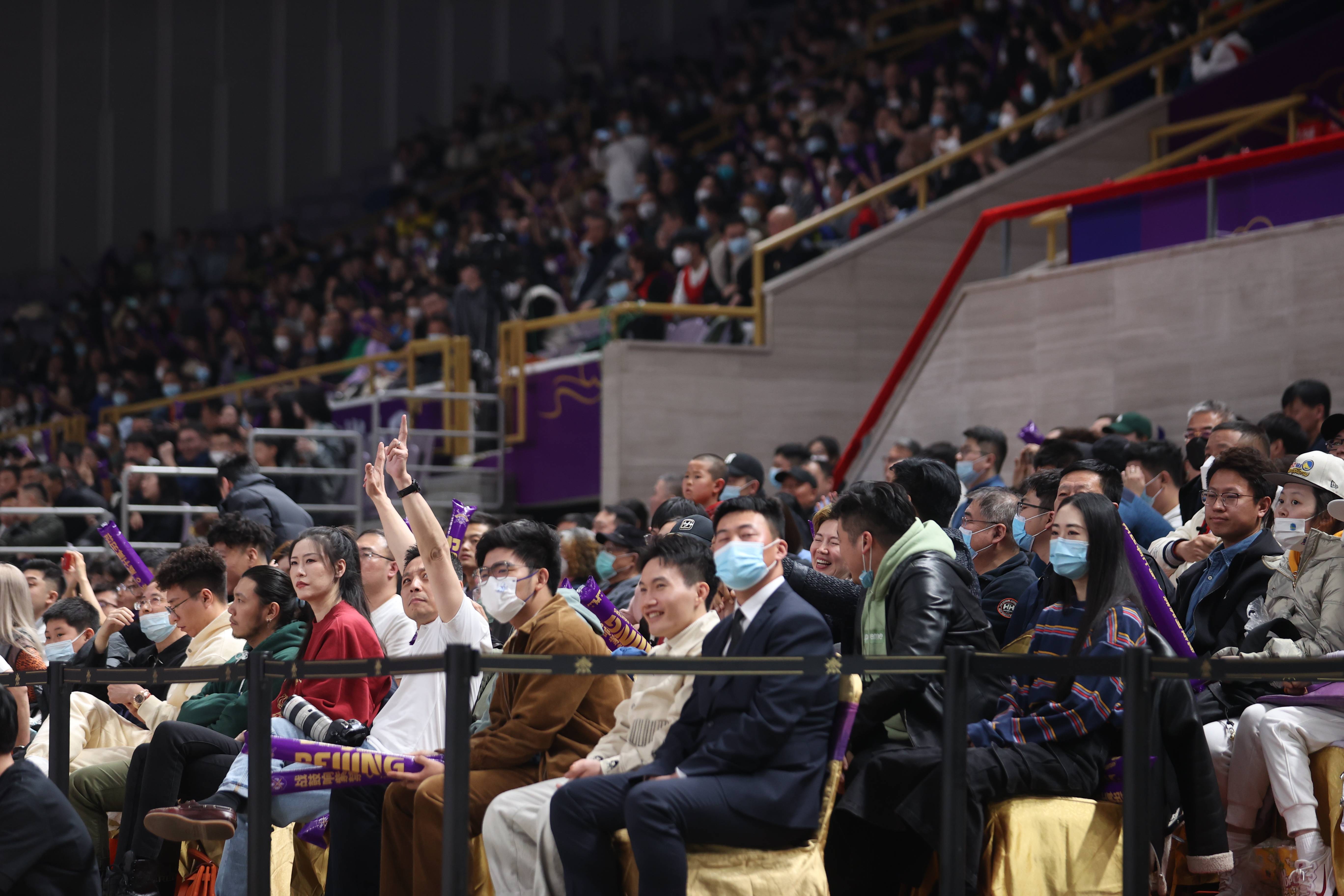 开云体育入口包含哈兰德重返赛场，战术调整首场状态出色，公牛观众沸腾！的词条