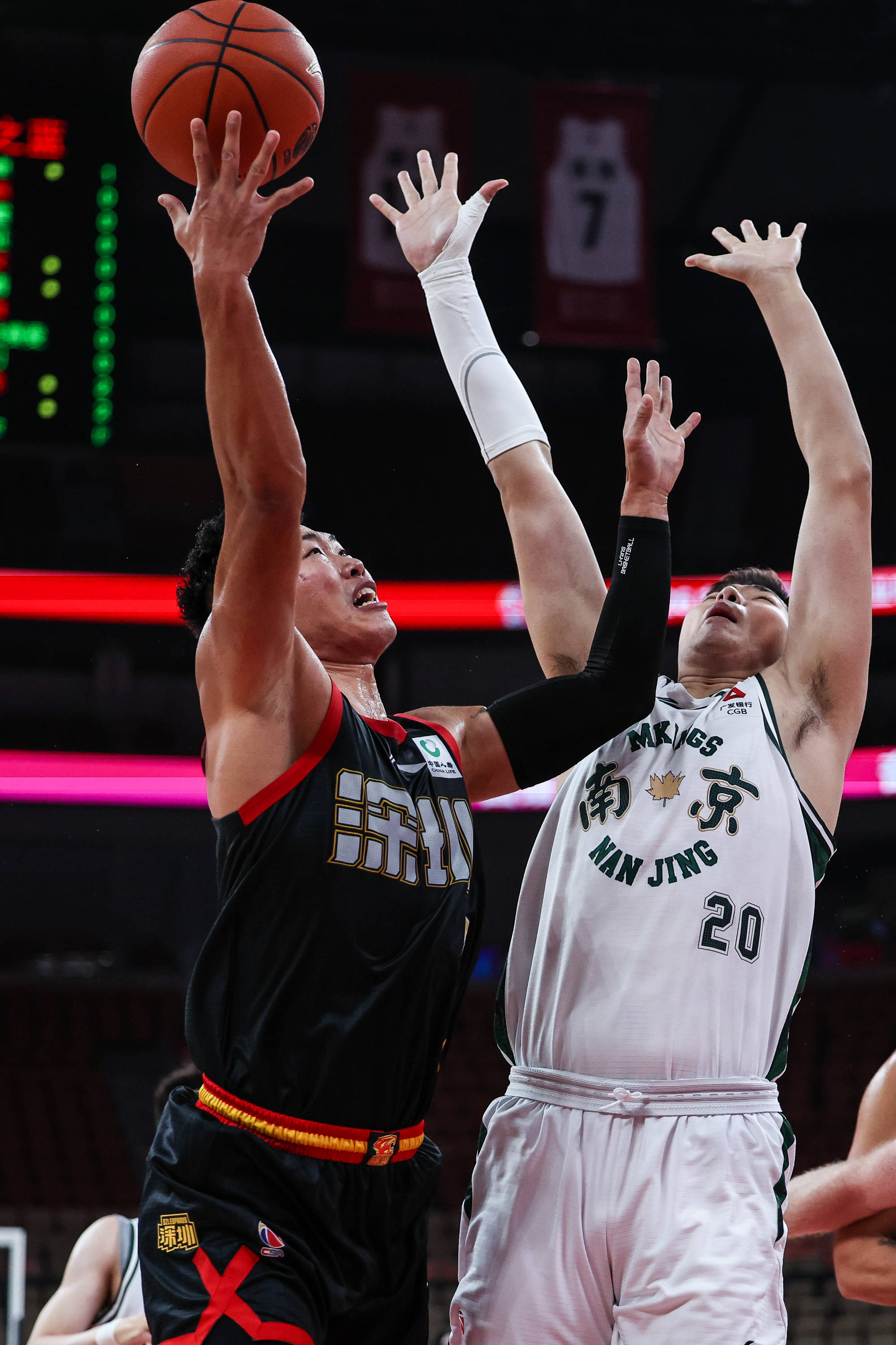 开云体育入口关于赛后深圳男篮迎来里程碑广东宏远加时末段绝杀压哨，网友：武汉三镇防线松动备战CBA季后赛的信息